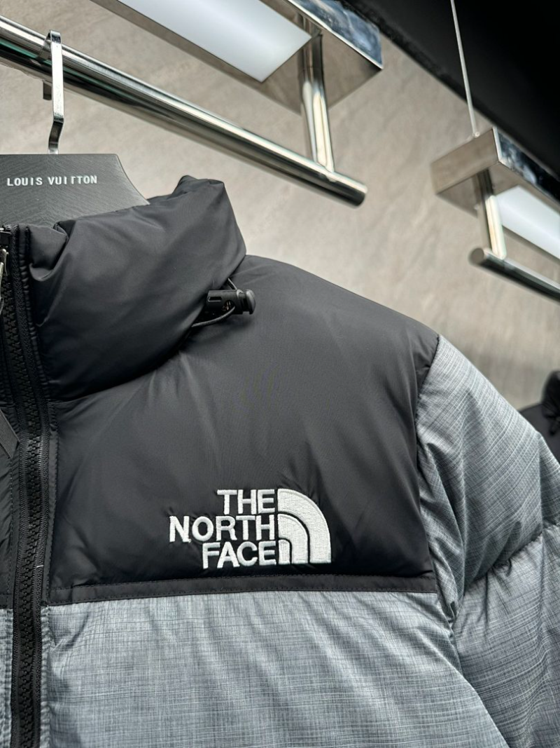 105933 Men's and women's classic down jacket from the north clother